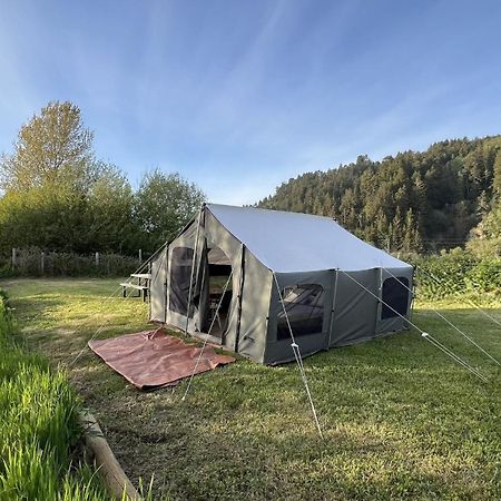 Glamping Tent On The River Кламат Екстериор снимка