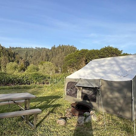 Glamping Tent On The River Кламат Екстериор снимка
