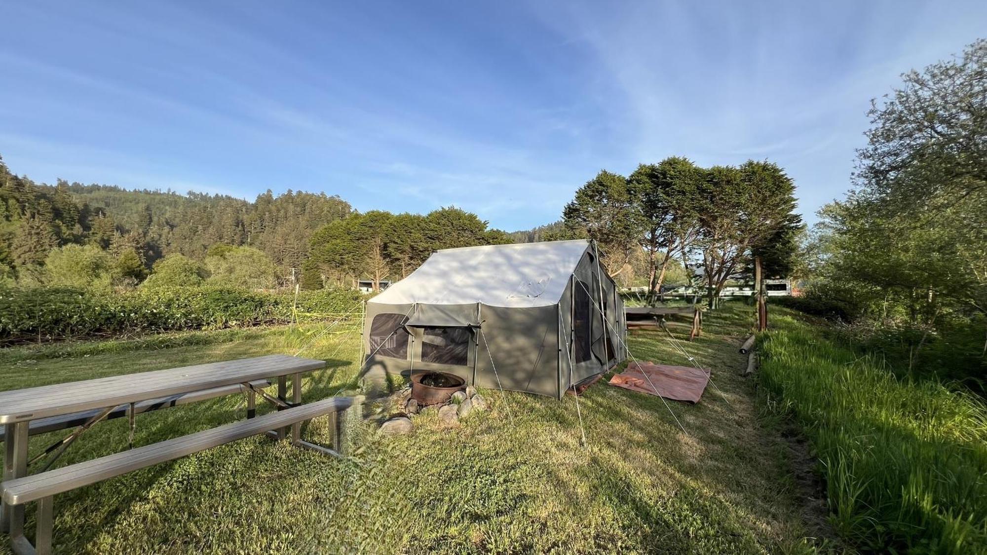 Glamping Tent On The River Кламат Екстериор снимка